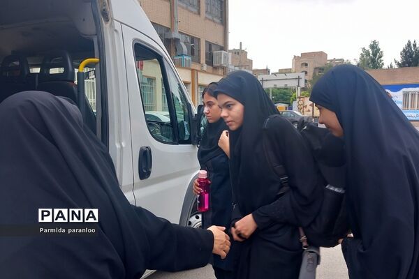 بدرقه دانش‌آموزان بهارستانی به اردوی یاور‌مربیان