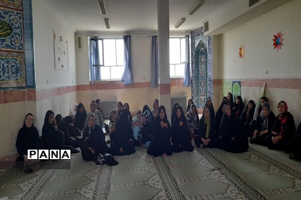 جلسه تقویت خانواده در مدرسه شهید‌سید‌عباس حسینی