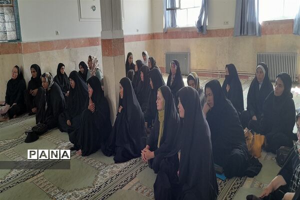 جلسه تقویت خانواده در مدرسه شهید‌سید‌عباس حسینی