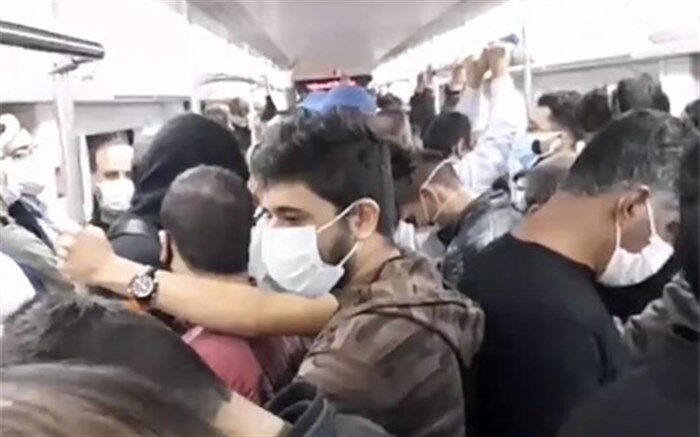 ممانعت از ورود آقایان به واگن ویژه بانوان در مترو