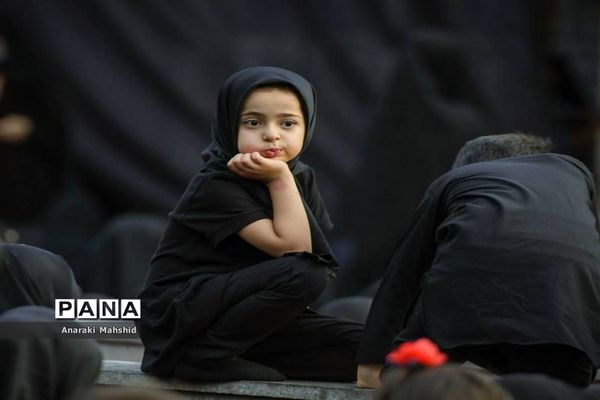 حضور نوزادان و خردسالان اردکانی در مراسم عزاداری محرم