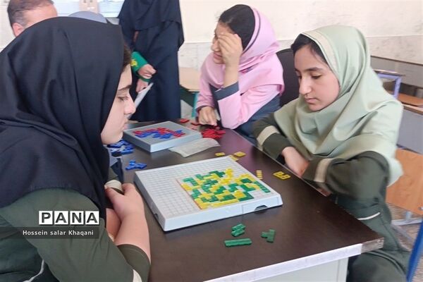 برگزاری کلاس‌های آموزشی ‌بازی‌های فکری رویش در دبستان شهیدان بهاری ‌شیراز