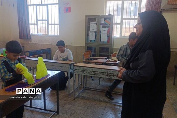 برگزاری کلاس‌های آموزشی ‌بازی‌های فکری رویش در دبستان شهیدان بهاری ‌شیراز