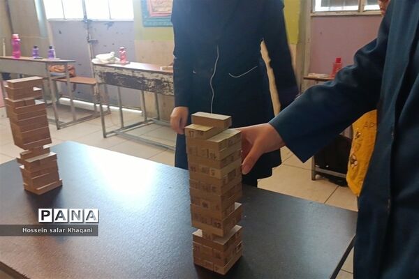 برگزاری کلاس‌های آموزشی ‌بازی‌های فکری رویش در دبستان شهیدان بهاری ‌شیراز