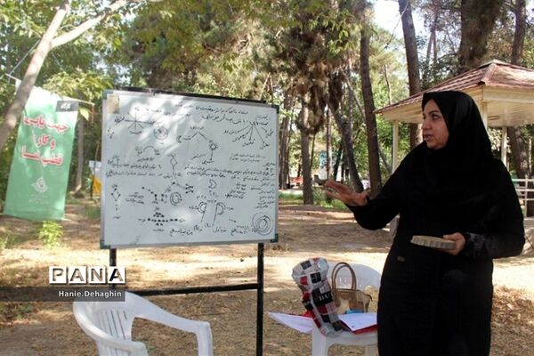 کارگاه جهت‌یابی در اردوی استانی یاورمربیان دختر شهرستان‌های استان تهران