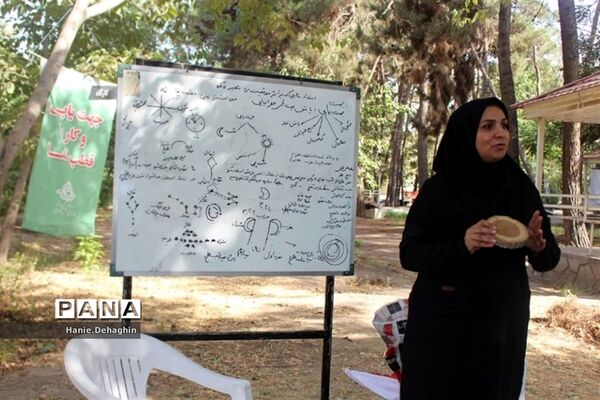 کارگاه جهت‌یابی در اردوی استانی یاورمربیان دختر شهرستان‌های استان تهران