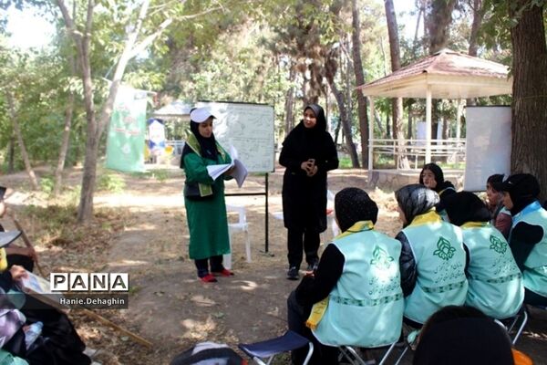 کارگاه جهت‌یابی در اردوی استانی یاورمربیان دختر شهرستان‌های استان تهران