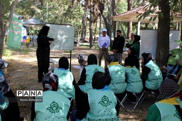کارگاه جهت‌یابی در اردوی استانی یاورمربیان دختر شهرستان‌های استان تهران