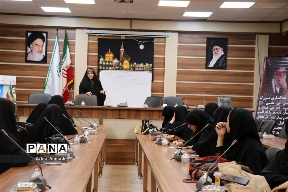 جلسه ایده‌پردازی در سازمان دانش‌آموزی خراسان رضوی