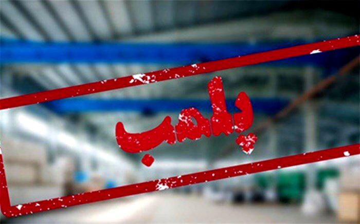 پلمب فروشگاه لباس‌های قاچاق در خیابان پاسداران