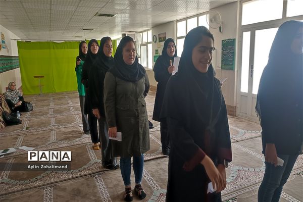 جلسه آماده‌سازی دختران عضو سازمان دانش‌آموزی  رباط کریم برای اعزام به اردوی یاور‌مربیان شهرستان‌های تهران