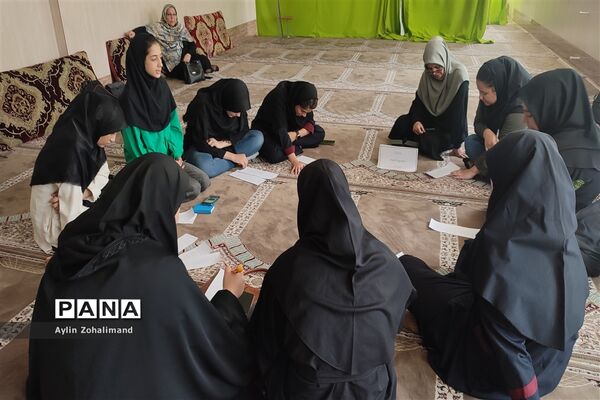 جلسه آماده‌سازی دختران عضو سازمان دانش‌آموزی  رباط کریم برای اعزام به اردوی یاور‌مربیان شهرستان‌های تهران