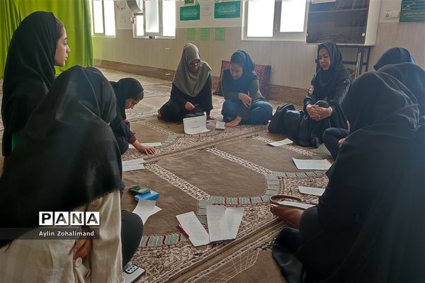 جلسه آماده‌سازی دختران عضو سازمان دانش‌آموزی  رباط کریم برای اعزام به اردوی یاور‌مربیان شهرستان‌های تهران