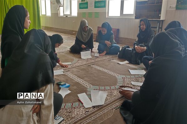 جلسه آماده‌سازی دختران عضو سازمان دانش‌آموزی  رباط کریم برای اعزام به اردوی یاور‌مربیان شهرستان‌های تهران
