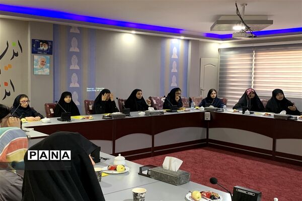 نشست شورای دانش‌آموزی منطقه ۴ ‌و تبیین ‌دستورالعمل طرح دانا