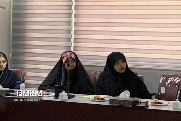 نشست شورای دانش‌آموزی منطقه ۴ ‌و تبیین ‌دستورالعمل طرح دانا