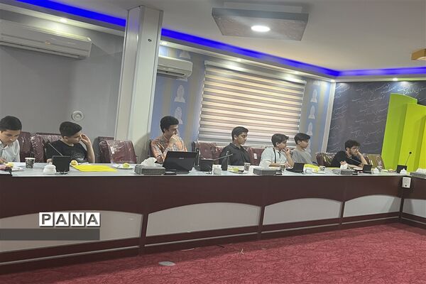 نشست شورای دانش‌آموزی منطقه ۴ ‌و تبیین ‌دستورالعمل طرح دانا