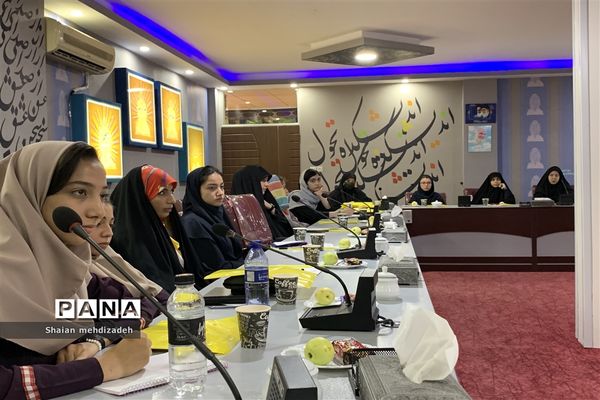 نشست شورای دانش‌آموزی منطقه ۴ ‌و تبیین ‌دستورالعمل طرح دانا