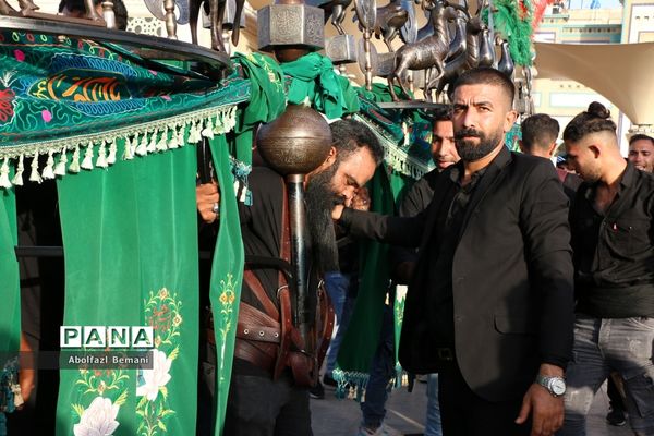 ایستگاه‌های صلواتی و حضور نوجوانان در دسته های عزاداری محرم