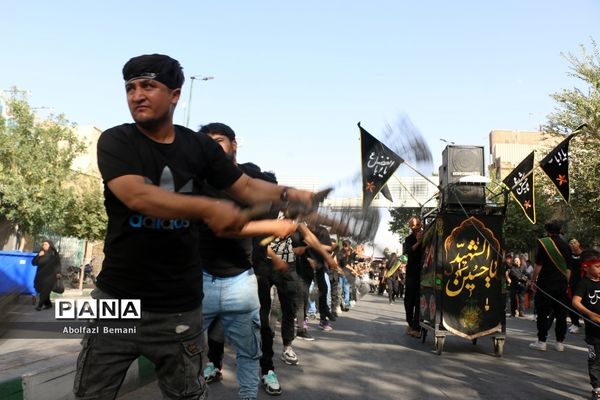 ایستگاه‌های صلواتی و حضور نوجوانان در دسته های عزاداری محرم