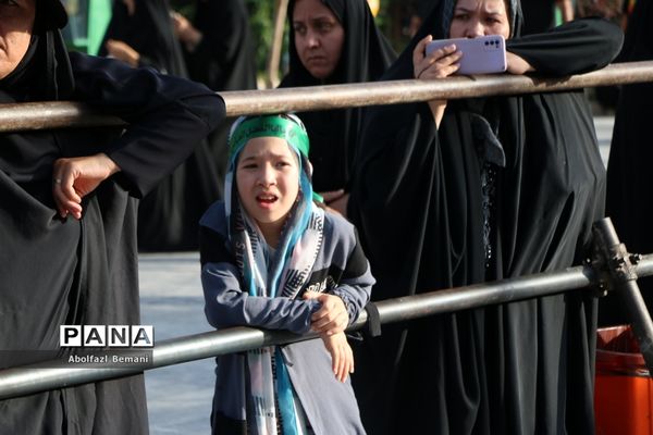 ایستگاه‌های صلواتی و حضور نوجوانان در دسته های عزاداری محرم