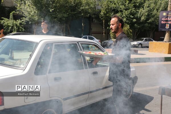 ایستگاه‌های صلواتی و حضور نوجوانان در دسته های عزاداری محرم