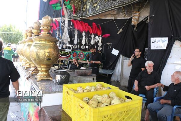 ایستگاه‌های صلواتی و حضور نوجوانان در دسته های عزاداری محرم