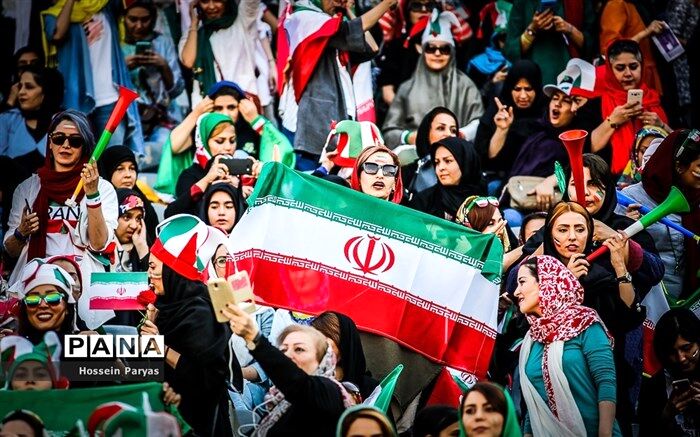 ورزشگاه‌ها آماده حضور زنان در لیگ برتر می‌شوند؟