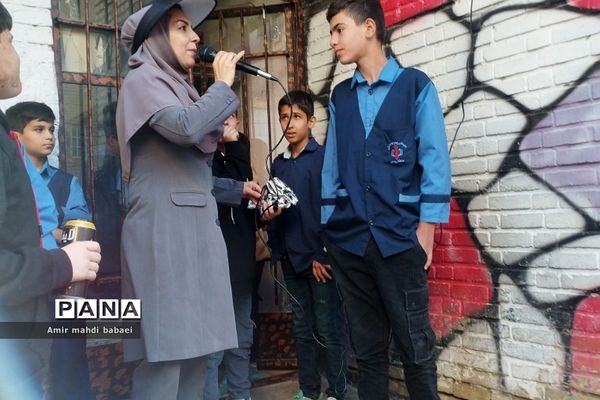 تبلیغات شورای دانش‌آموزی در دبستان دانش  رودهن