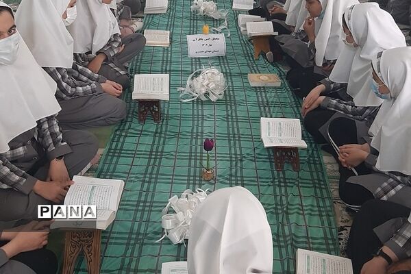 برگزاری محفل انس با قرآن کریم در ناحیه دو ری