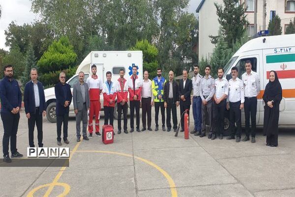 مانور عملیاتی‌ پدافند غیرعامل در دبیرستان شاهد پسرانه متوسطه دوم محمود‌آباد