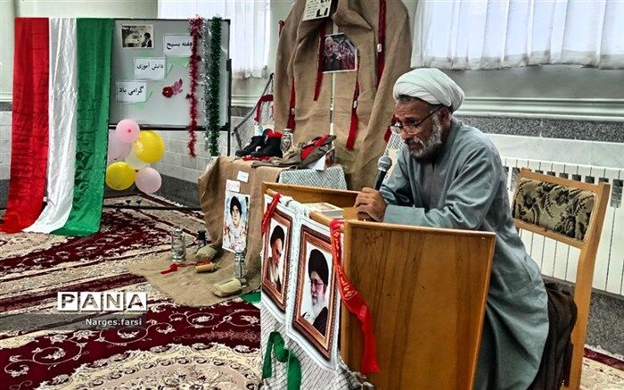 گرامیداشت هفته بسیج دانش‌آموزی در دبیرستان حضرت خدیجه (س) قم