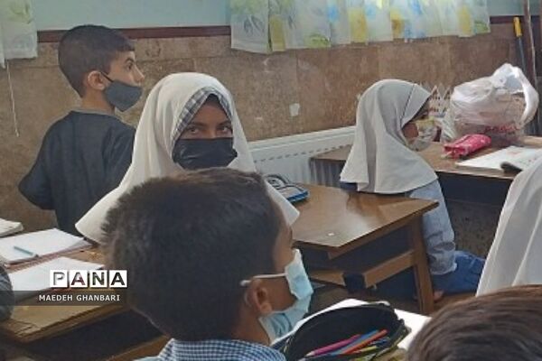 بازدید رئیس مرکز بهداشت شرق تهران از مدرسه شهید الهیار
