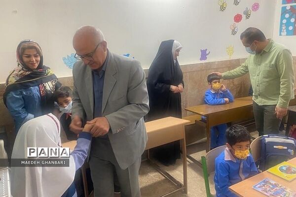 بازدید رئیس مرکز بهداشت شرق تهران از مدرسه شهید الهیار