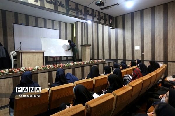 کارگاه توانمندسازی دانش‌آموزان جدیدالورود در شهرستان‌قرچک