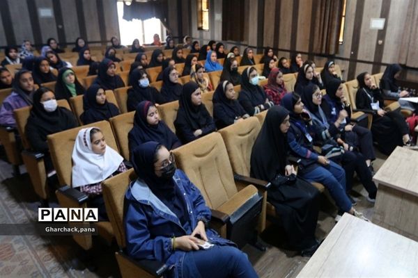 کارگاه توانمندسازی دانش‌آموزان جدیدالورود در شهرستان‌قرچک