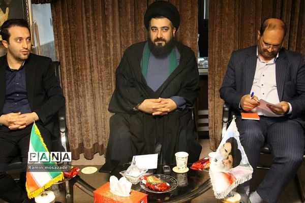 جلسه شورای فرهنگ عمومی در دفتر امام‌جمعه رودهن با حضور مسئولان منطقه