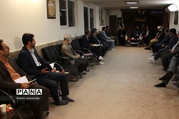 جلسه شورای فرهنگ عمومی در دفتر امام‌جمعه رودهن با حضور مسئولان منطقه