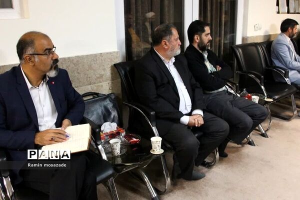 جلسه شورای فرهنگ عمومی در دفتر امام‌جمعه رودهن با حضور مسئولان منطقه