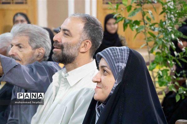 شب شعر طوفان واژه‌ها در یزد