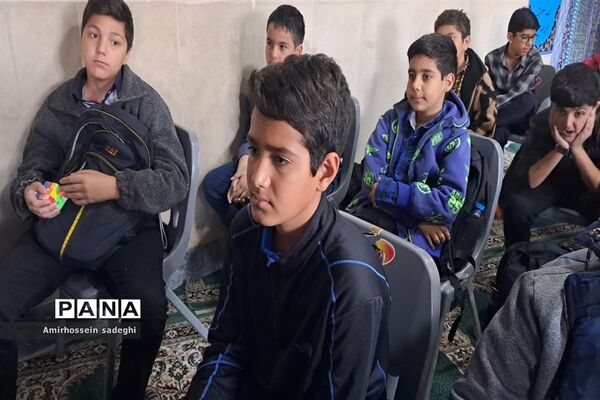 دانش‌آموزان مدرسه البرز به مشاهده مستند شهید صدرزاده نشستند