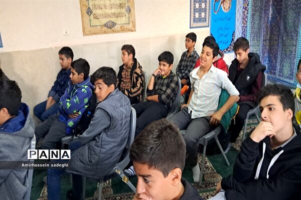 دانش‌آموزان مدرسه البرز به مشاهده مستند شهید صدرزاده نشستند