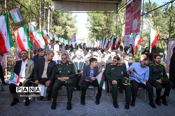 آیین افتتاحیه اردوهای راهیان‌نور دانش‌آموزی