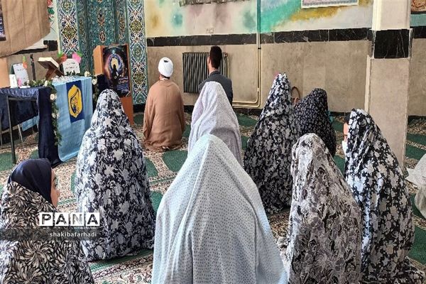 برگزاری نماز جماعت در هنرستان بلیغ و معرفت شهرستان فیروزکوه