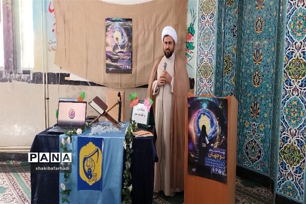 برگزاری نماز جماعت در هنرستان بلیغ و معرفت شهرستان فیروزکوه