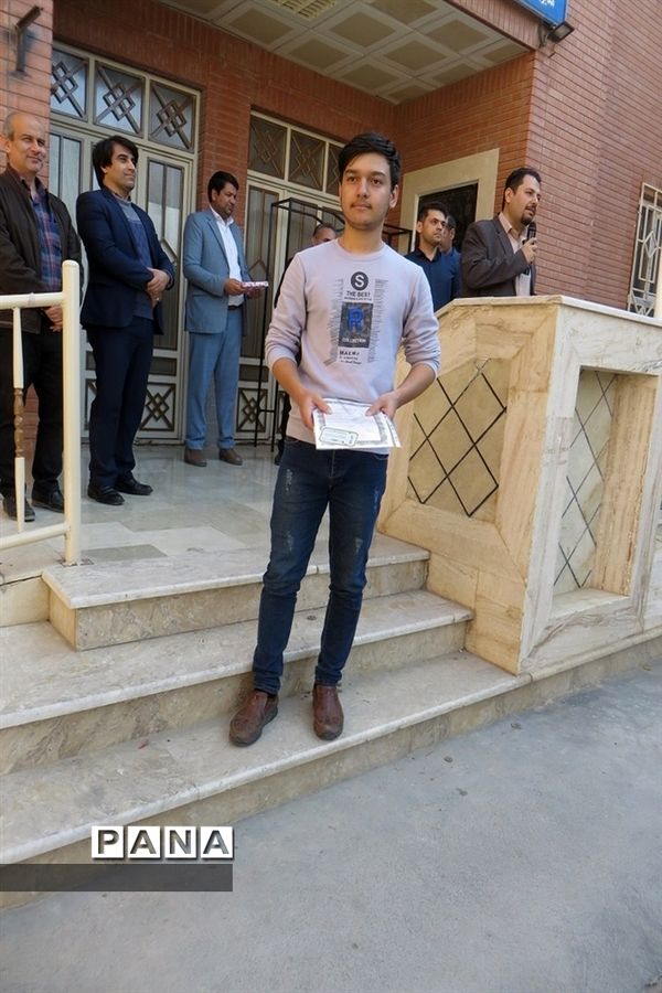 تجلیل از هنرجویان برتر هنرستان نمونه امام خمینی  شهرستان بجنورد