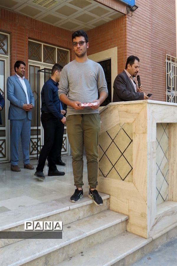 تجلیل از هنرجویان برتر هنرستان نمونه امام خمینی  شهرستان بجنورد