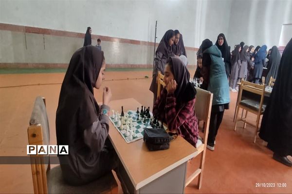 هفته تربیت‌بدنی در  دبیرستان زینبیه و دبیرستان شهید عباسعلی ناطق نوری