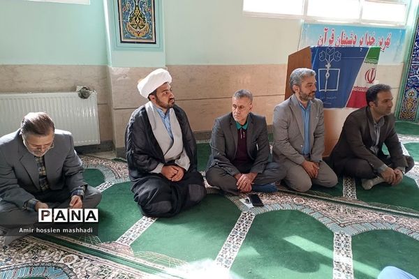 نشست صمیمی امام‌جمعه رودهن با دانش‌آموزان دبیرستان ابن‌سینا رودهن