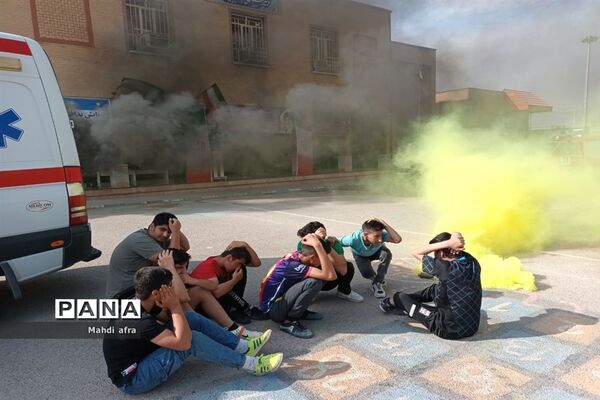 برگزاری مانور پدافند غیرعامل در دبیرستان شاهد امام جواد (ع) بهبهان